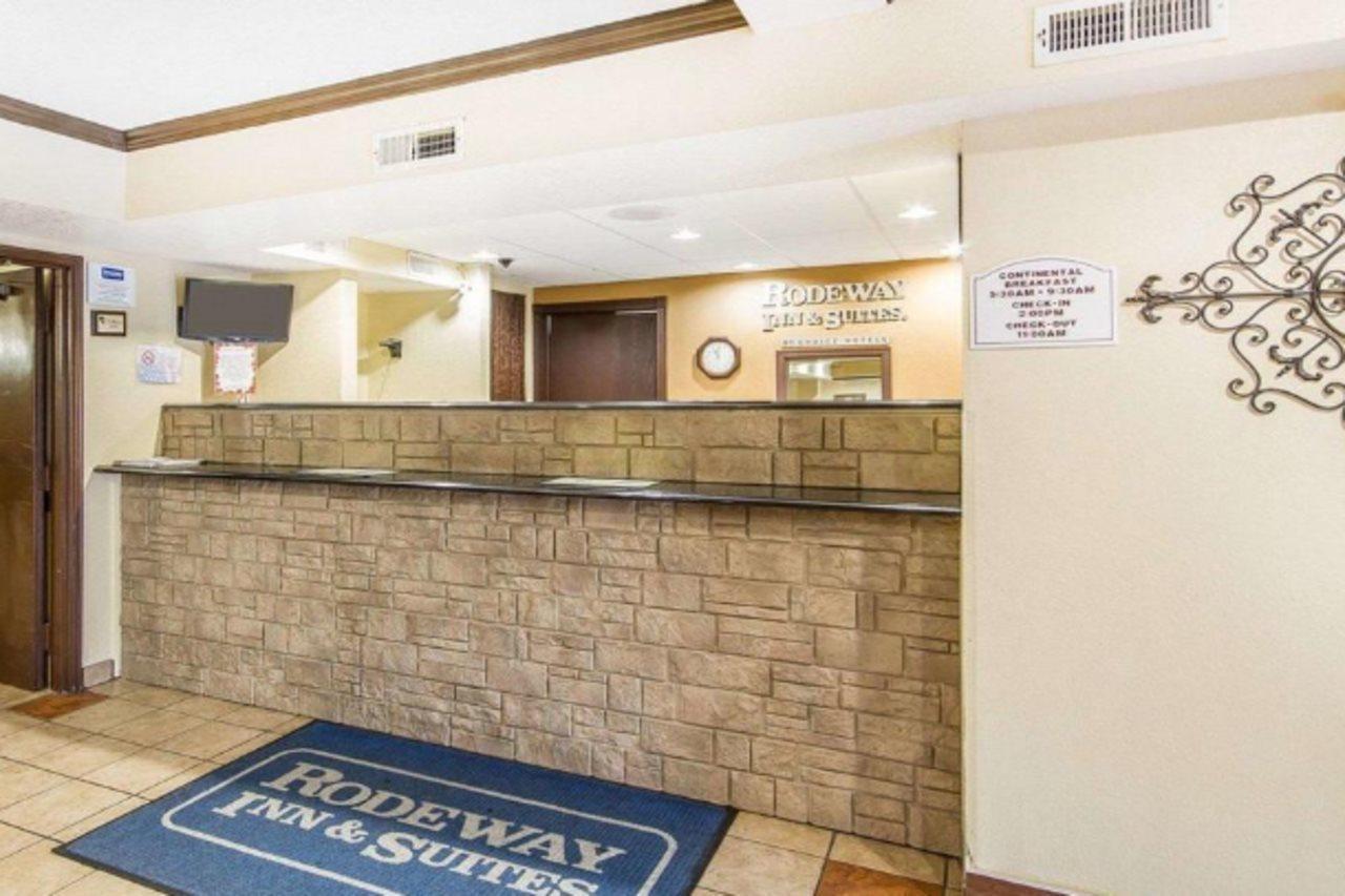 Rodeway Inn & Suites Madison East Eksteriør billede