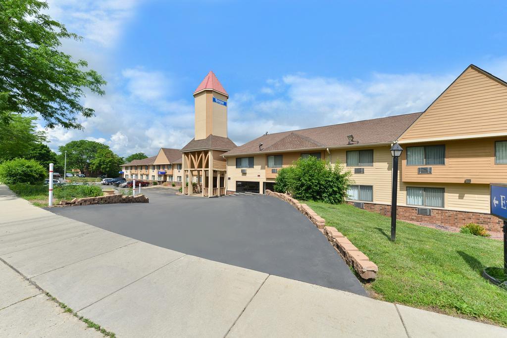 Rodeway Inn & Suites Madison East Eksteriør billede
