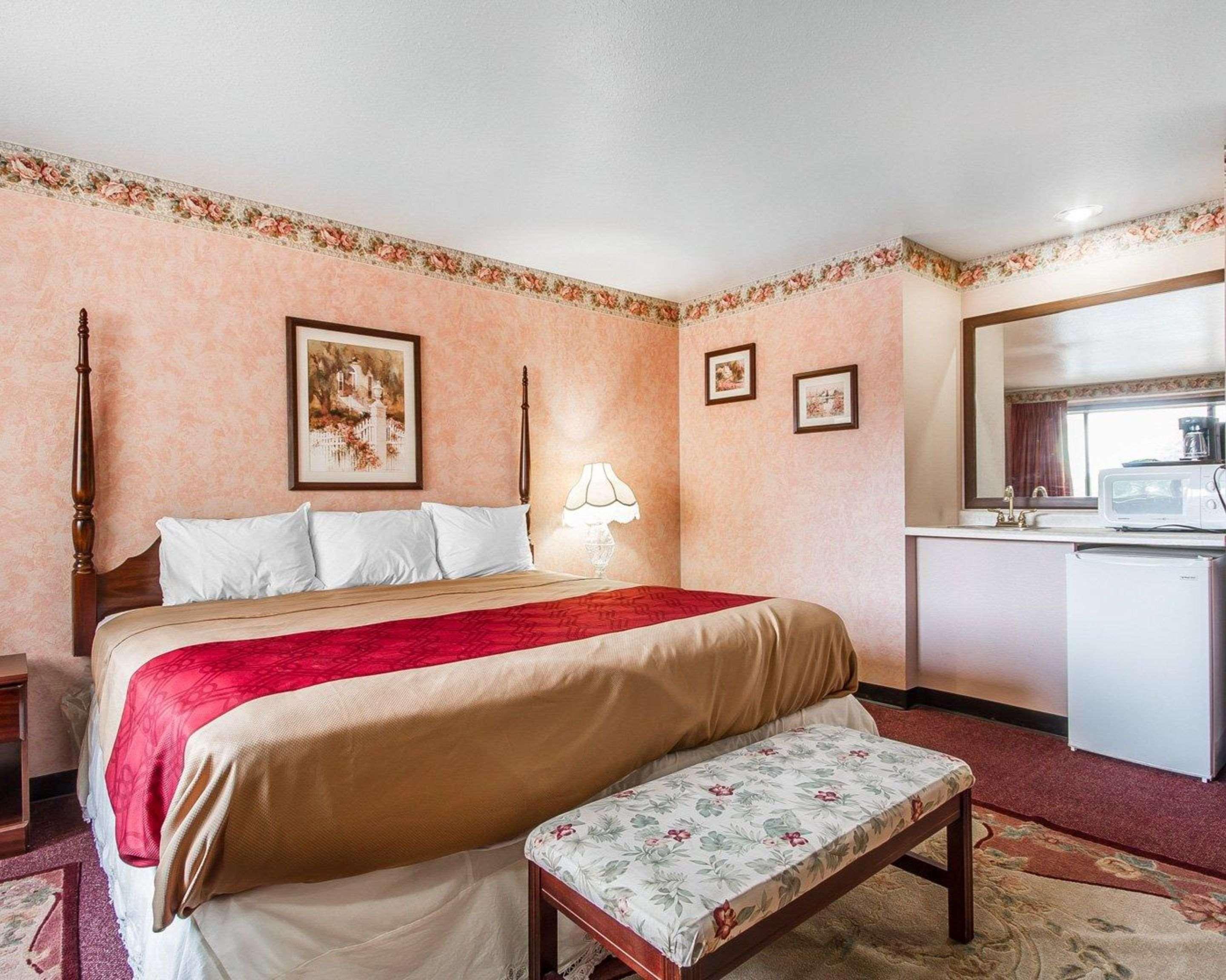 Rodeway Inn & Suites Madison East Eksteriør billede