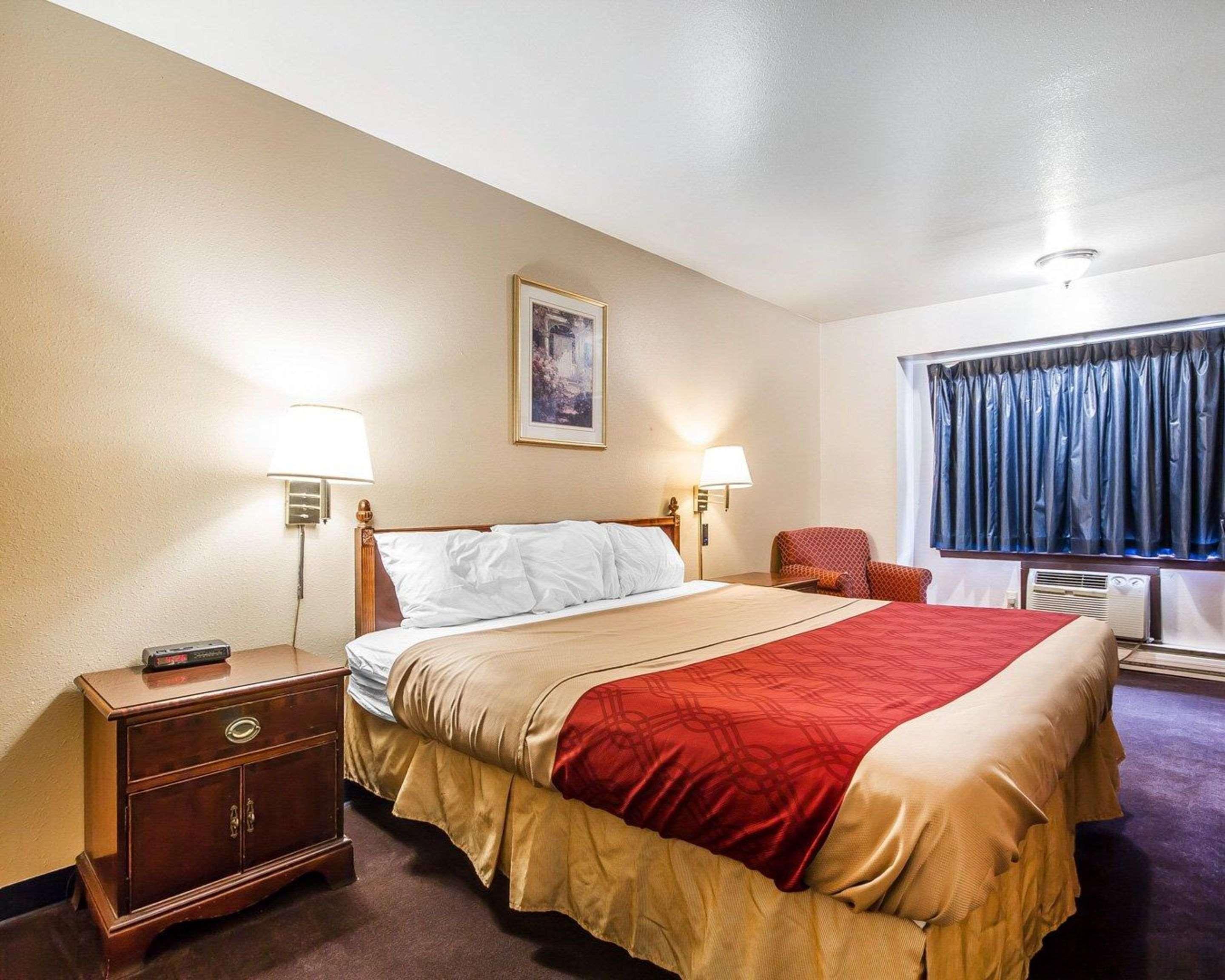 Rodeway Inn & Suites Madison East Eksteriør billede