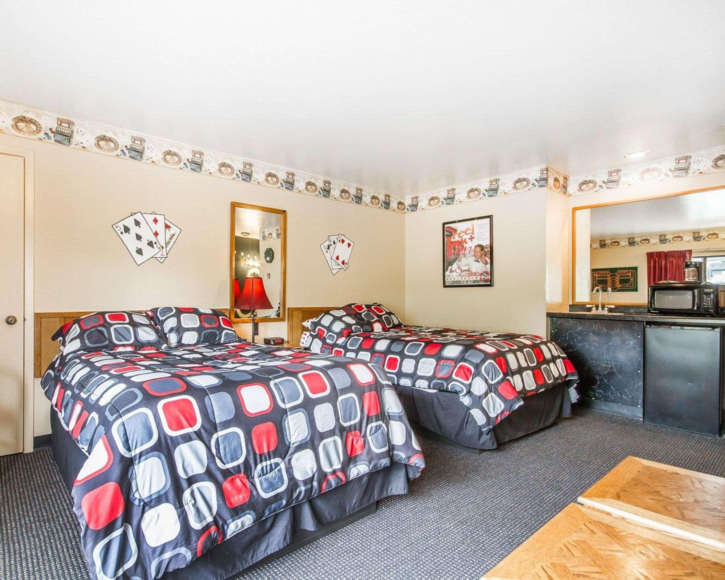 Rodeway Inn & Suites Madison East Eksteriør billede