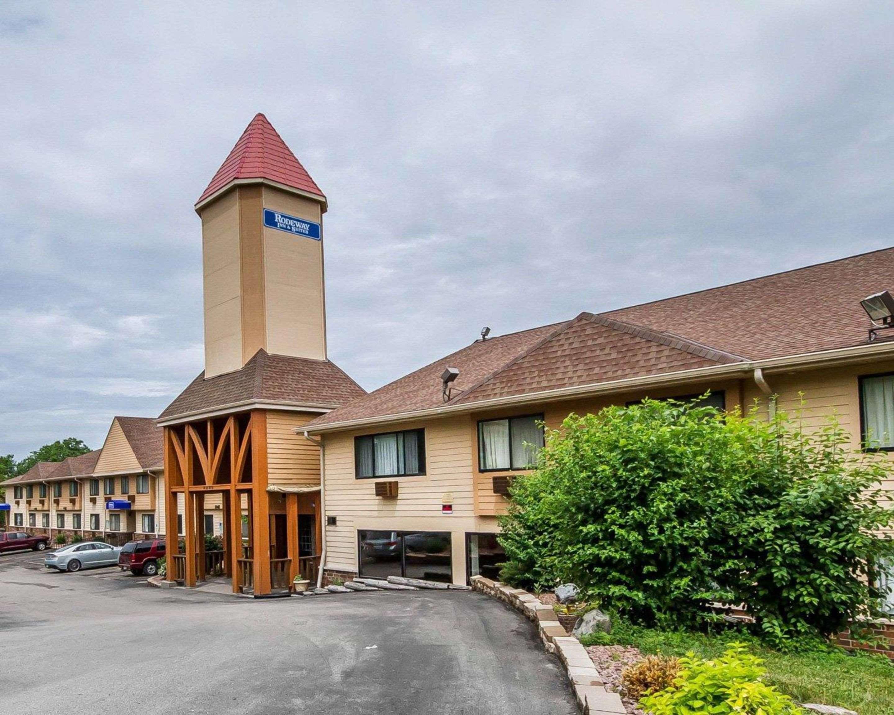 Rodeway Inn & Suites Madison East Eksteriør billede