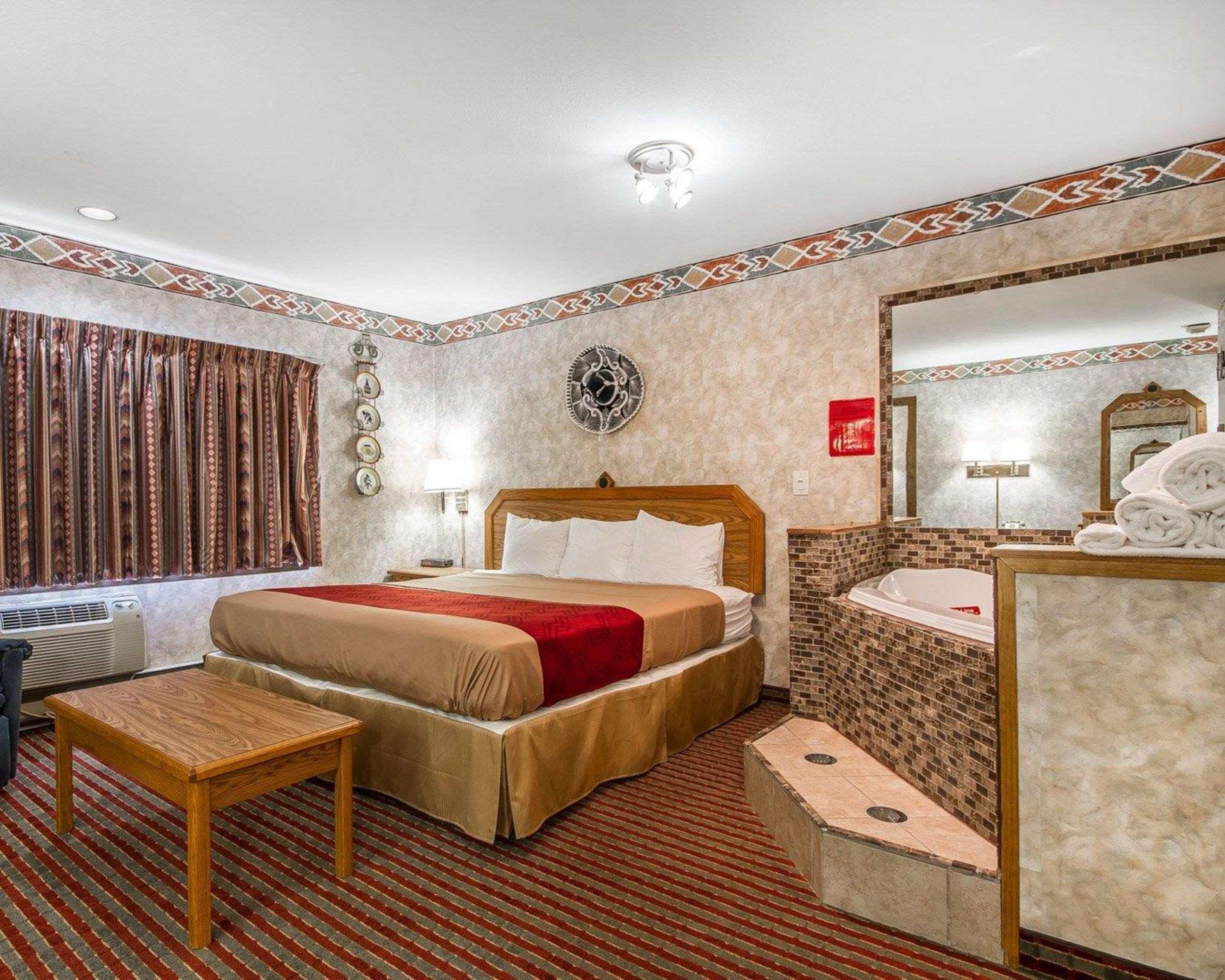 Rodeway Inn & Suites Madison East Eksteriør billede