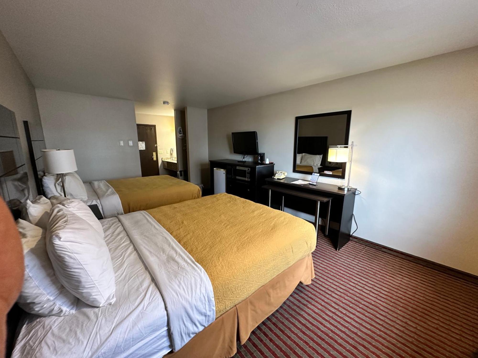 Rodeway Inn & Suites Madison East Eksteriør billede