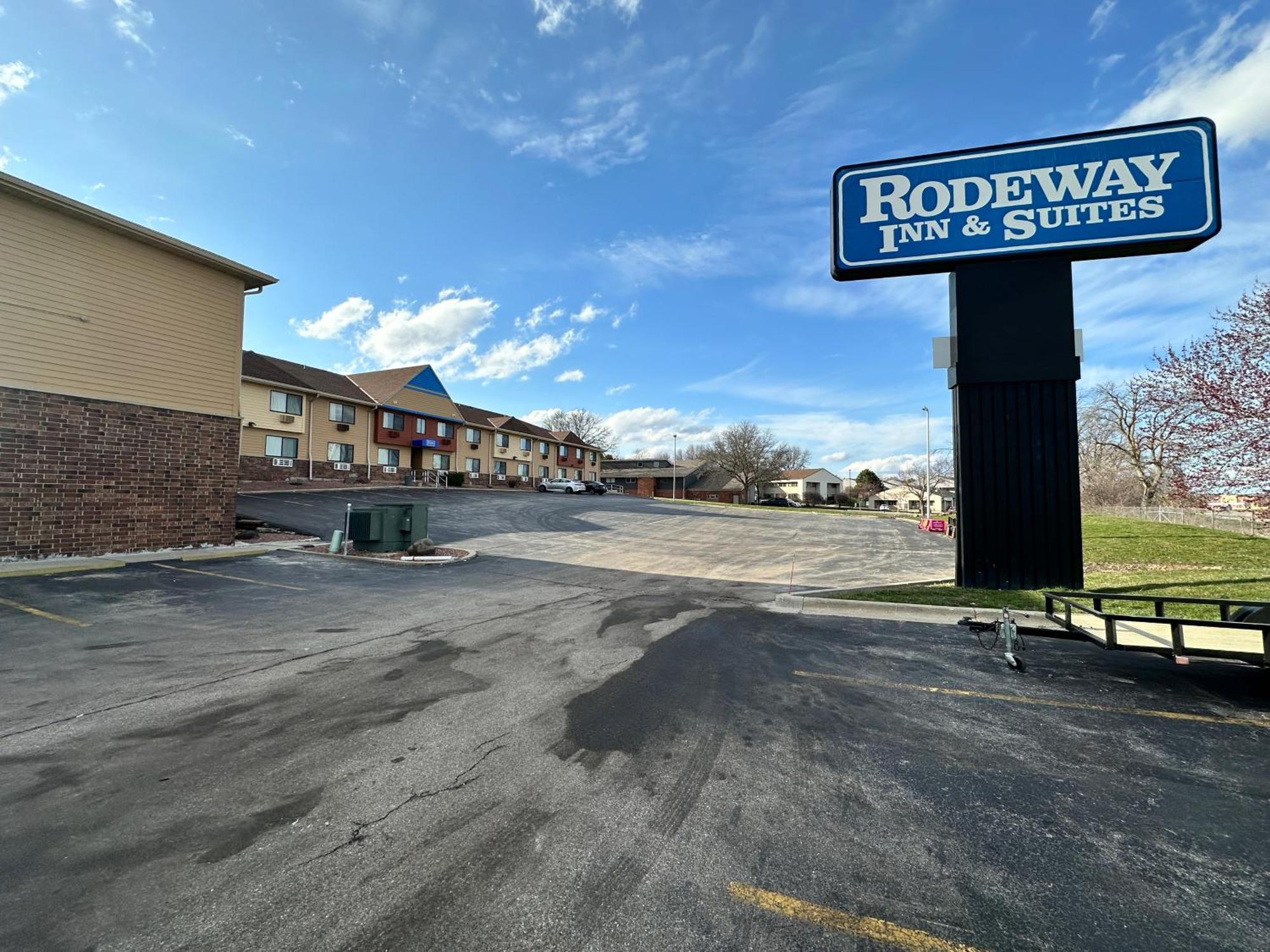 Rodeway Inn & Suites Madison East Eksteriør billede