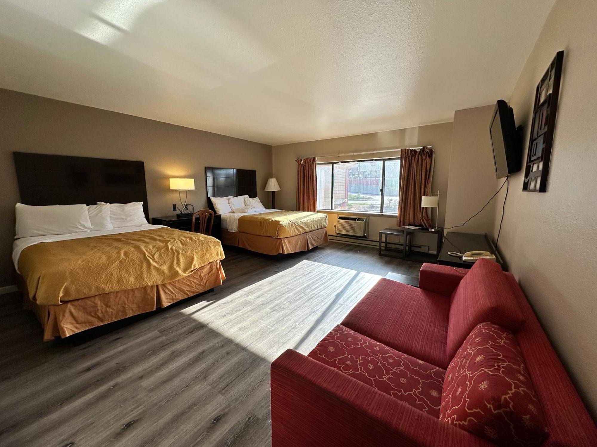 Rodeway Inn & Suites Madison East Eksteriør billede