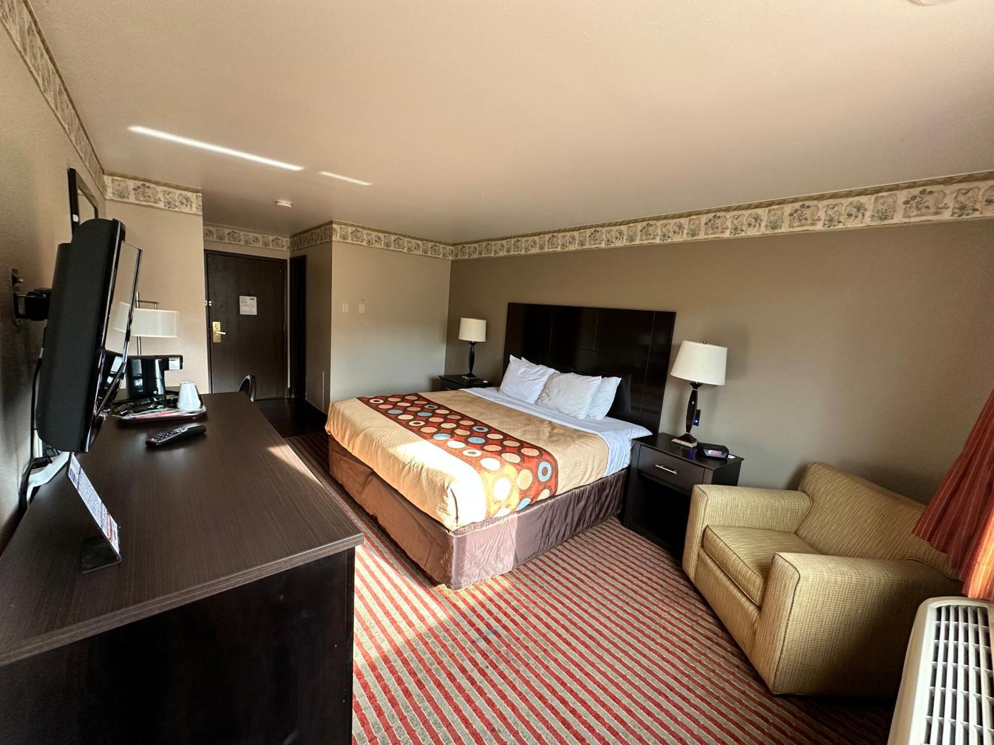 Rodeway Inn & Suites Madison East Eksteriør billede