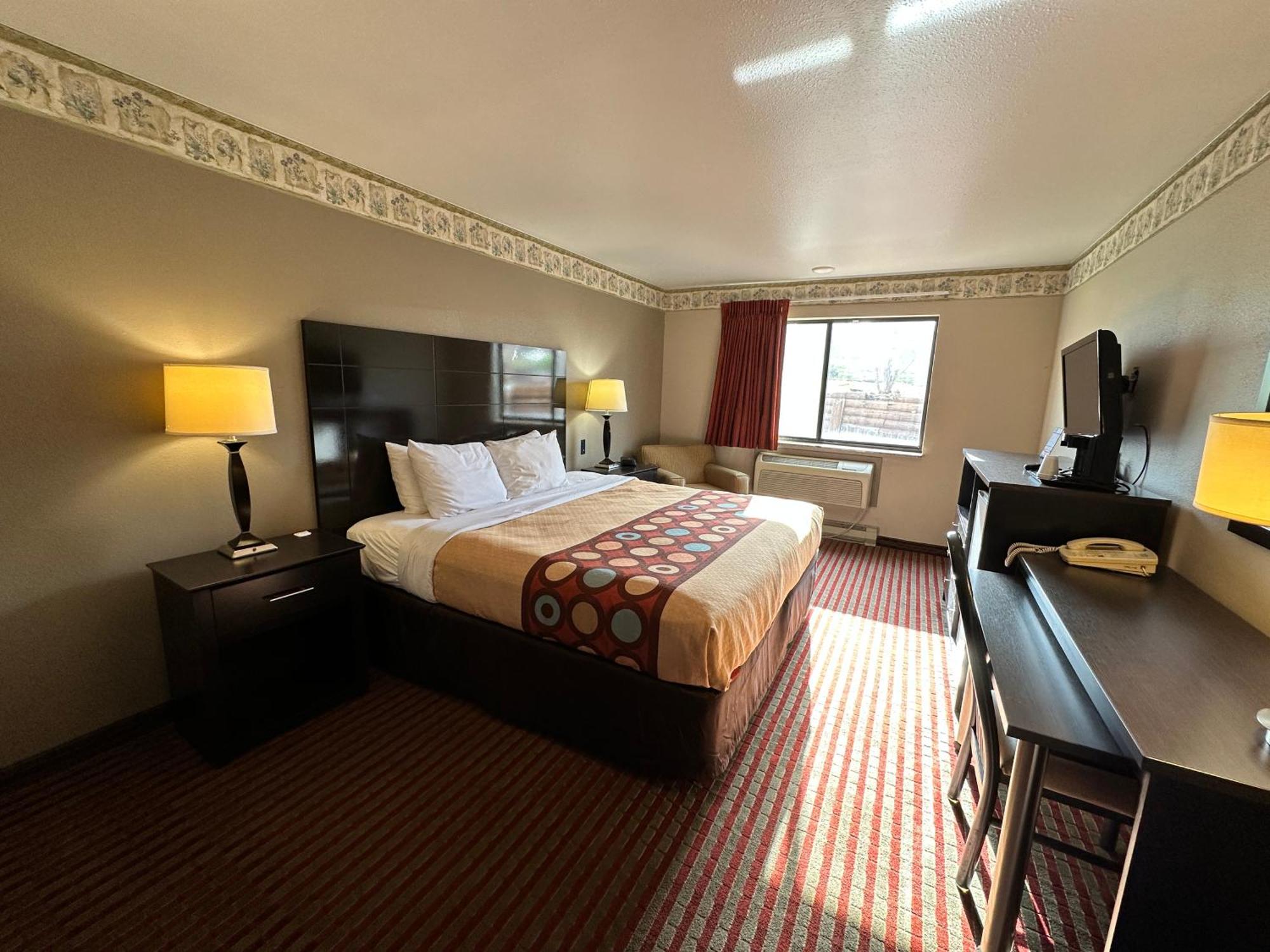 Rodeway Inn & Suites Madison East Eksteriør billede