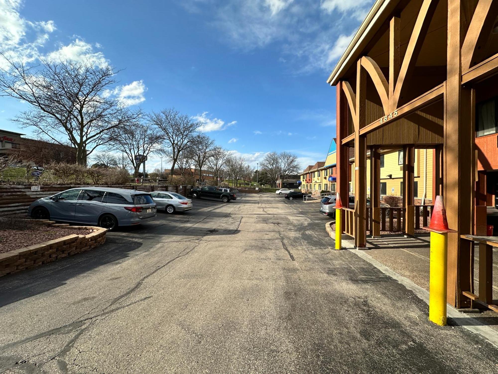 Rodeway Inn & Suites Madison East Eksteriør billede