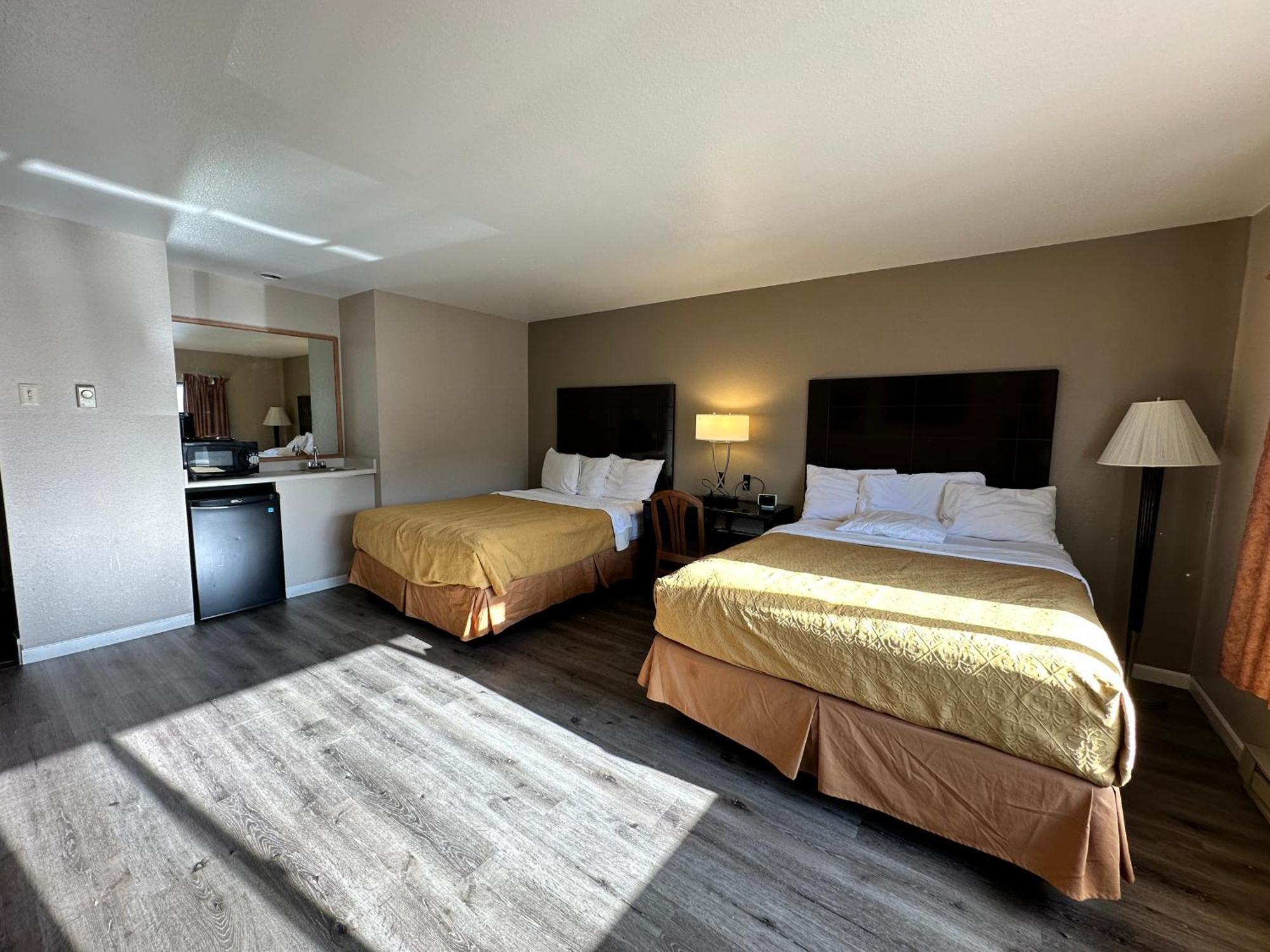 Rodeway Inn & Suites Madison East Eksteriør billede
