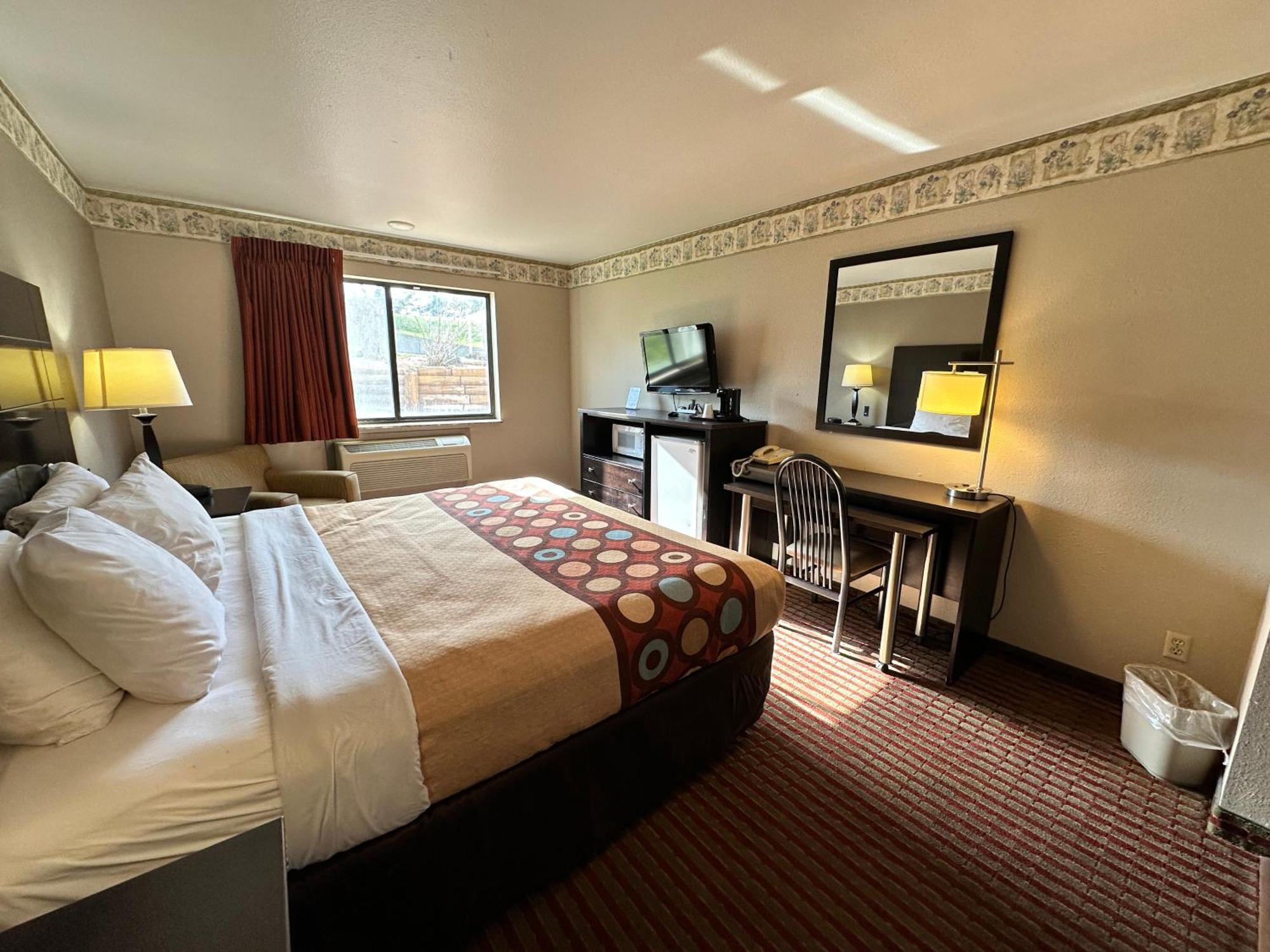 Rodeway Inn & Suites Madison East Eksteriør billede