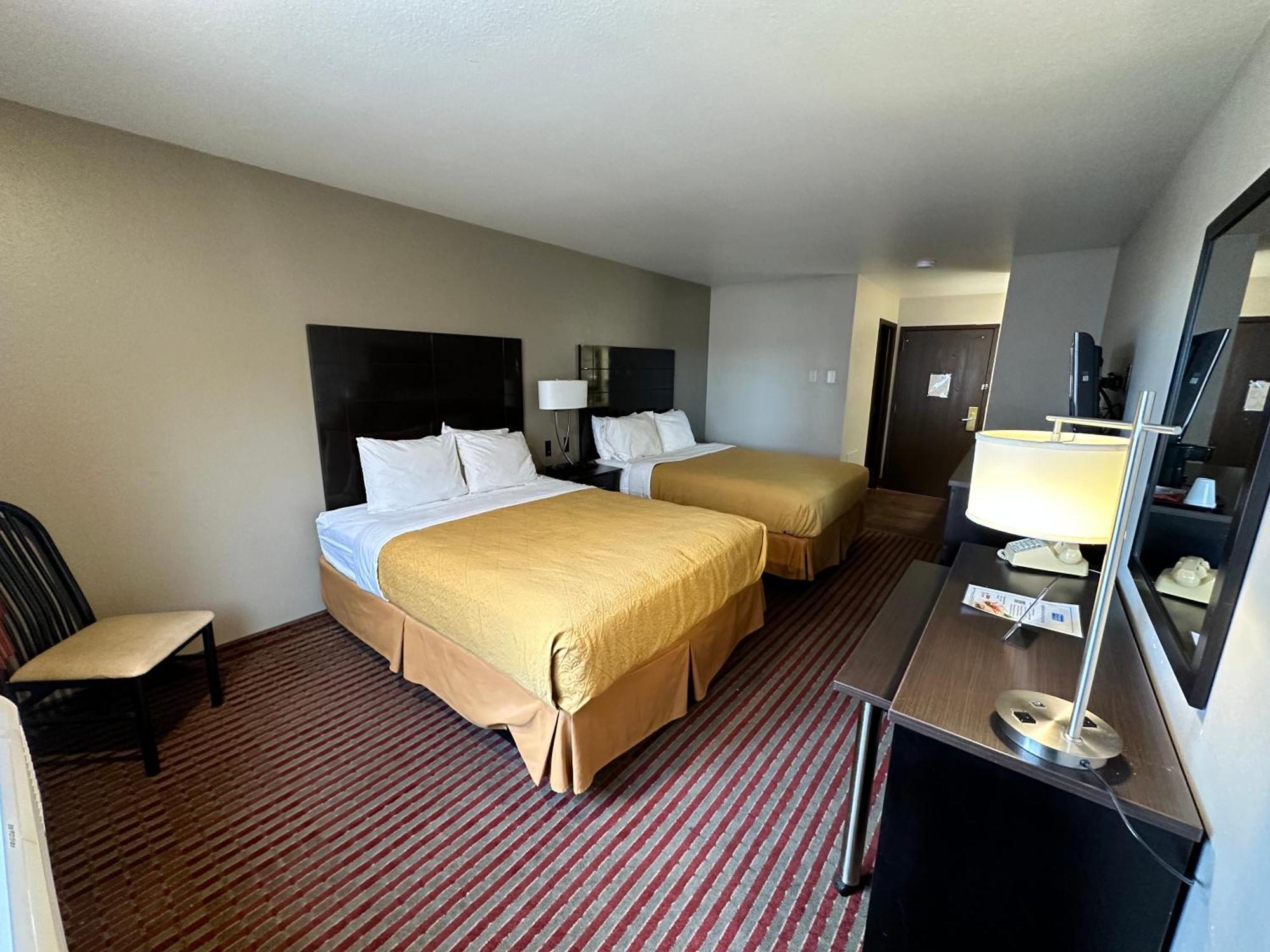 Rodeway Inn & Suites Madison East Eksteriør billede