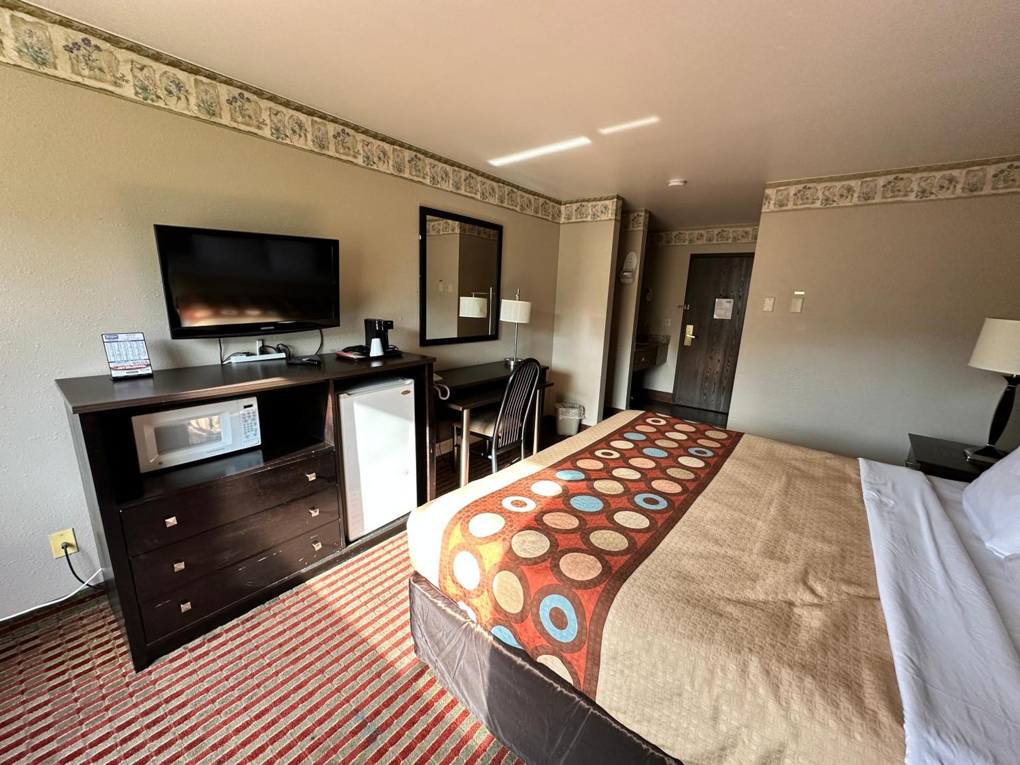 Rodeway Inn & Suites Madison East Eksteriør billede
