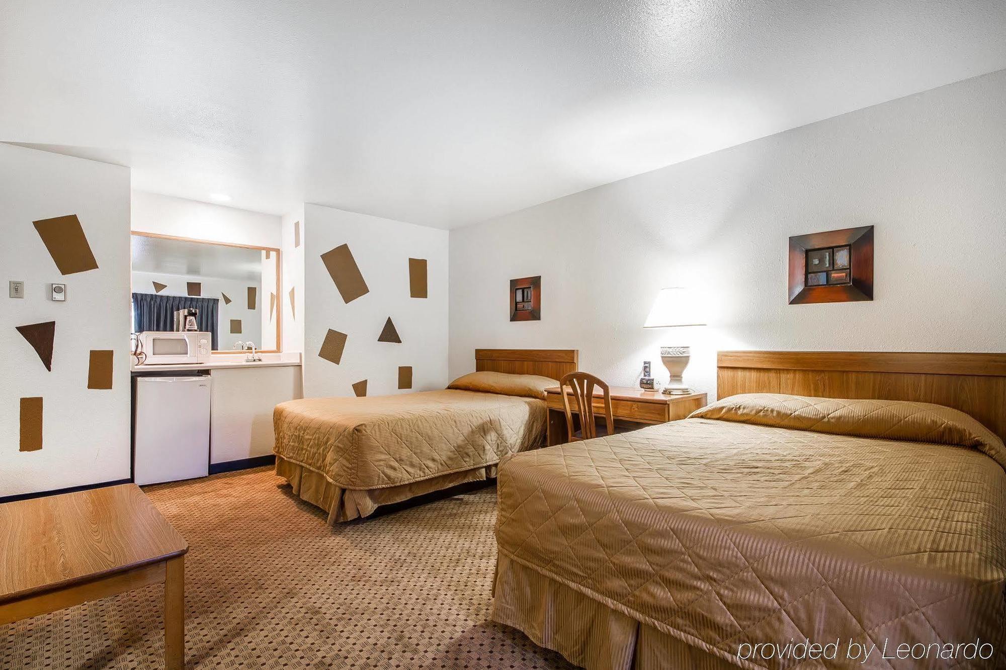 Rodeway Inn & Suites Madison East Eksteriør billede