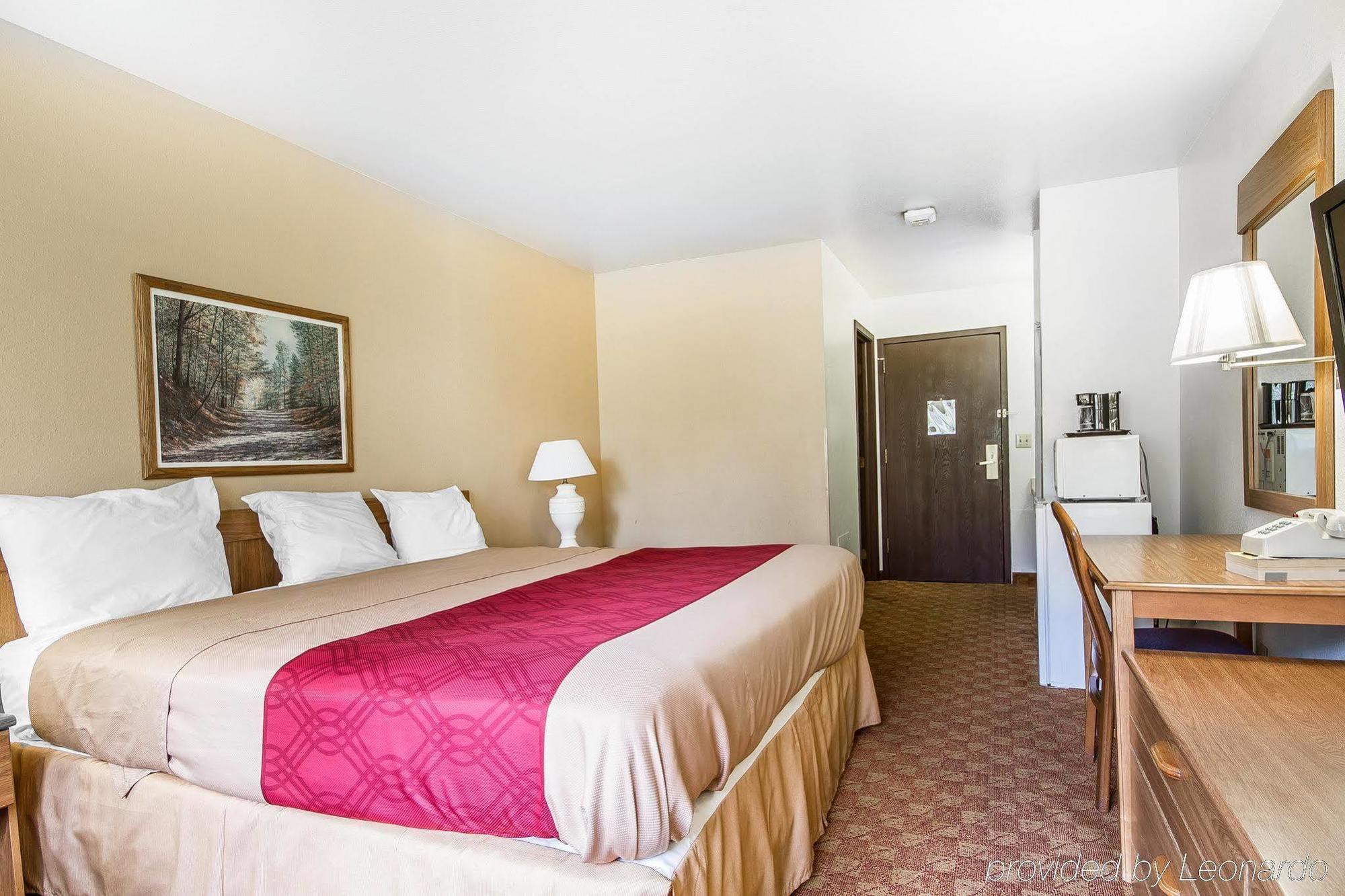 Rodeway Inn & Suites Madison East Eksteriør billede