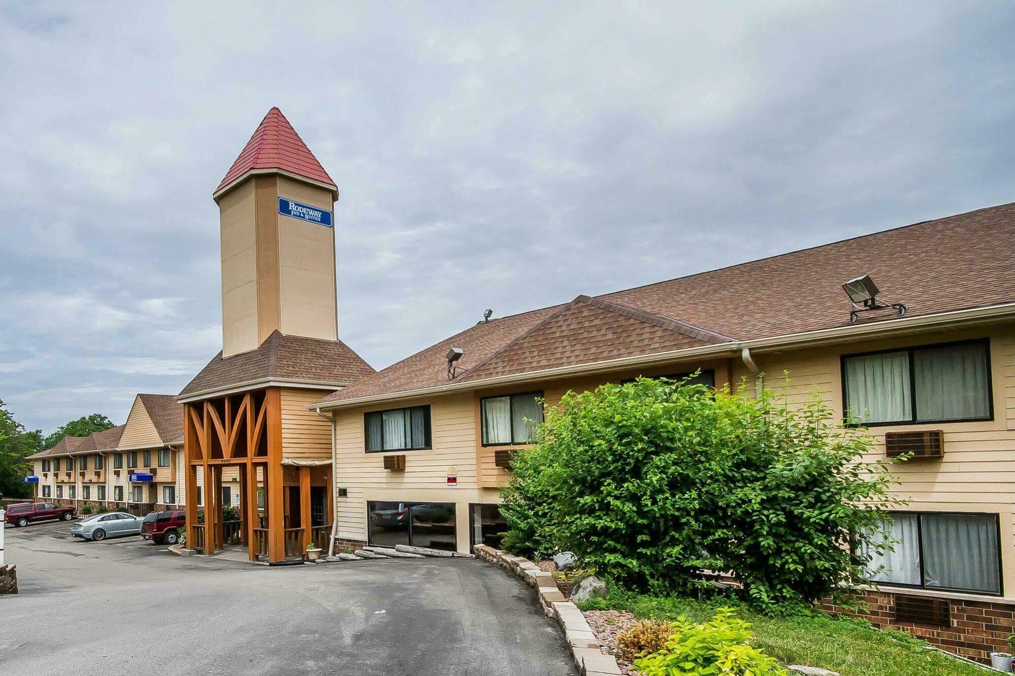 Rodeway Inn & Suites Madison East Eksteriør billede